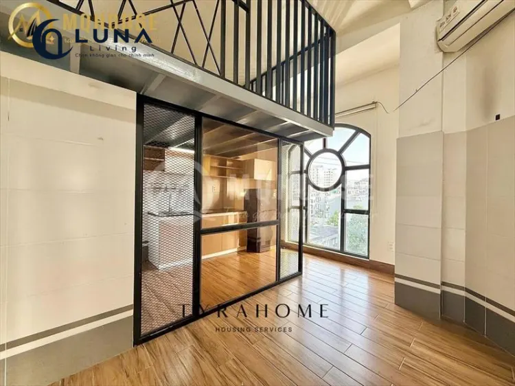 PHÒNG FULLY FURNISHED WITH WINDOW