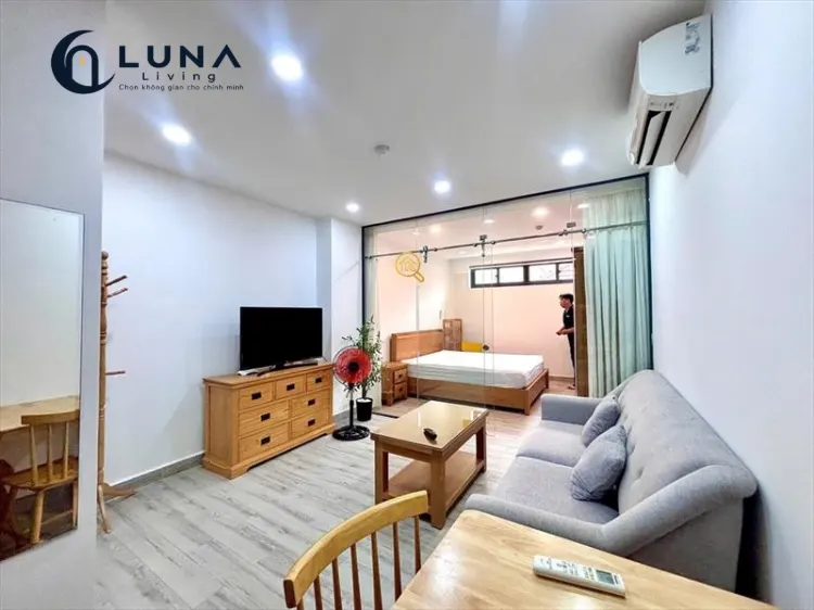 CĂN HỘ DỊCH VỤ FULL NỘI THẤT CÓ CỬA SỔ