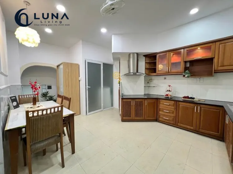 CĂN HỘ DỊCH VỤ FULL NỘI THẤT MÁY GIẶT RIÊNG CÓ CỬA SỔ