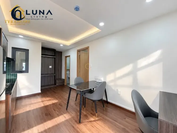 CĂN HỘ DỊCH VỤ FULL NỘI THẤT MÁY GIẶT RIÊNG CÓ CỬA SỔ