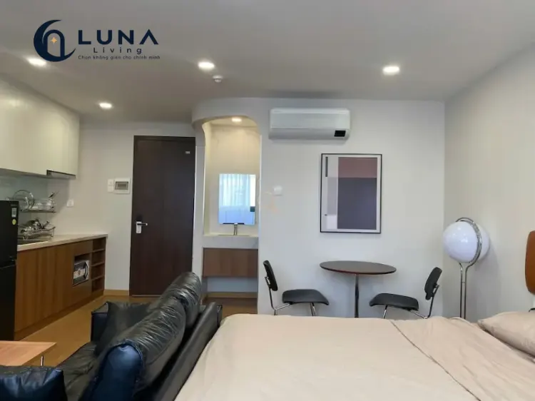 SERVICED APARTMENT FULLY FURNISHED WITH WINDOW