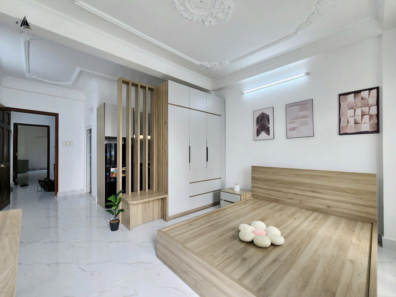 STUDIO TÁCH BẾP FULL NỘI THẤT CÓ BAN CÔNG