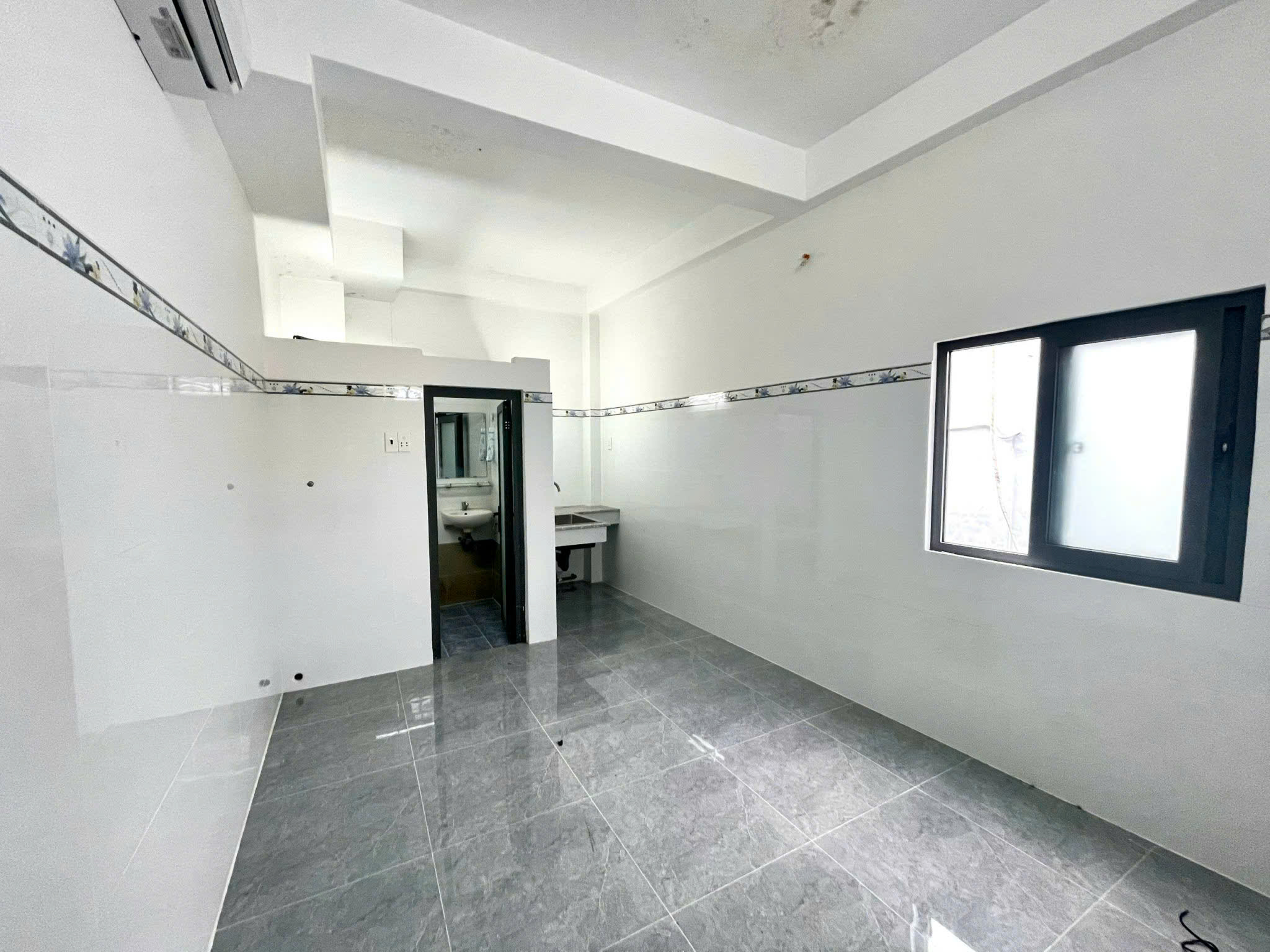 STUDIO CỬA SỔ TRỜI KẾ VHU